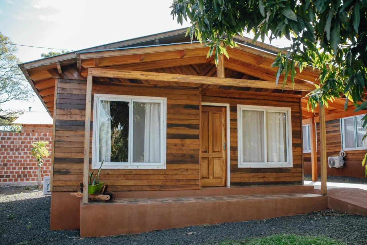 Cabanas La Amistad ปูแอร์โตอีกวาซู ภายนอก รูปภาพ